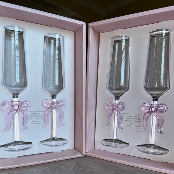 NWT - Cupcakes and Cashmere Bow Glass Flutes - Picture 4 of 5